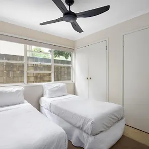 Holiday home Luxury & Poolside Bliss Near 